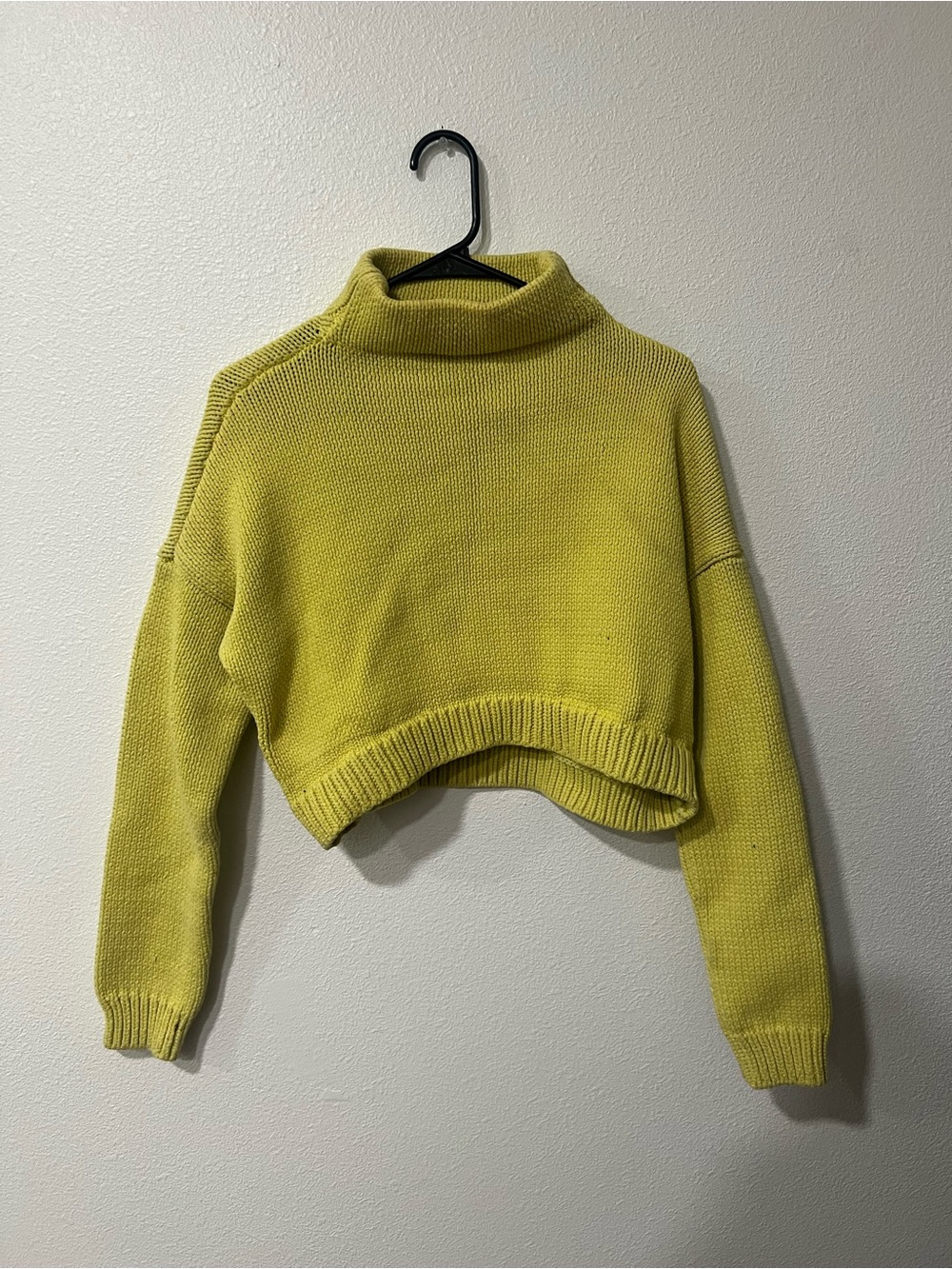 H&M Cropped Turtleneck Sweater in Chartreuse Yellow